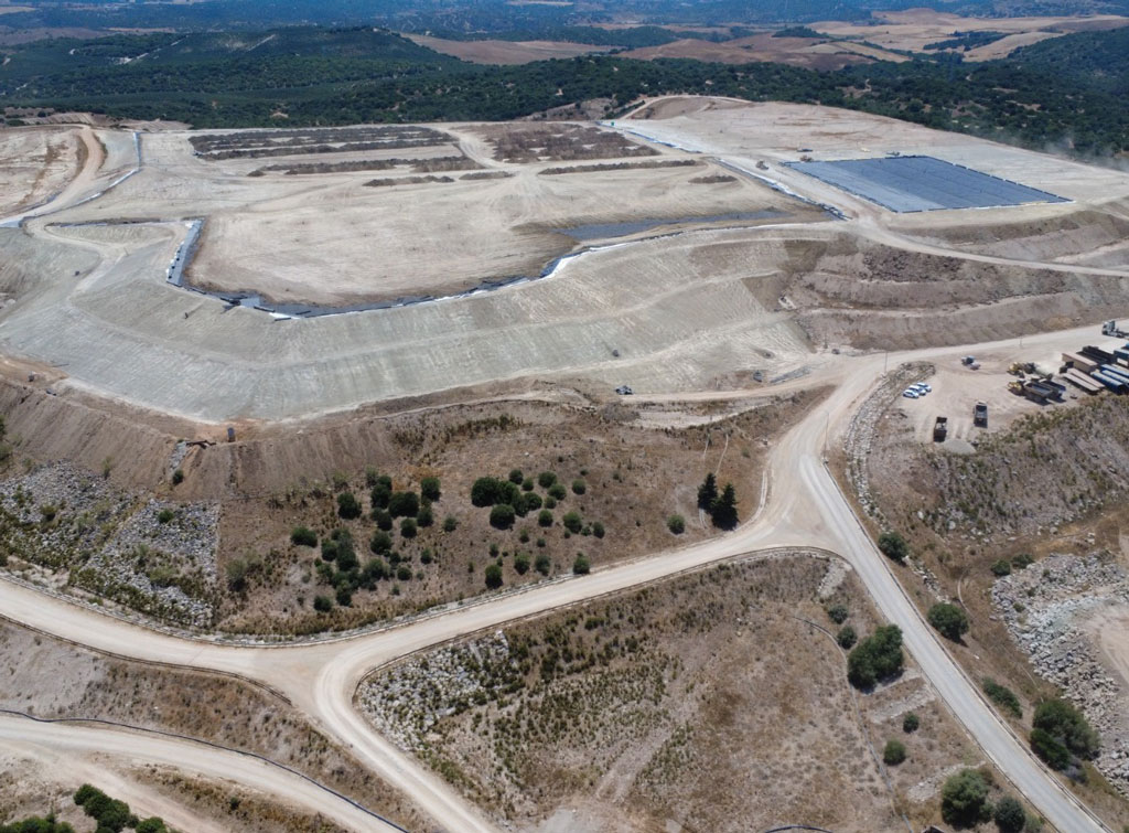 Direccion de las obras de sellado de las celdas 1, 2 y 3 del vertedero controlado de Miramundo