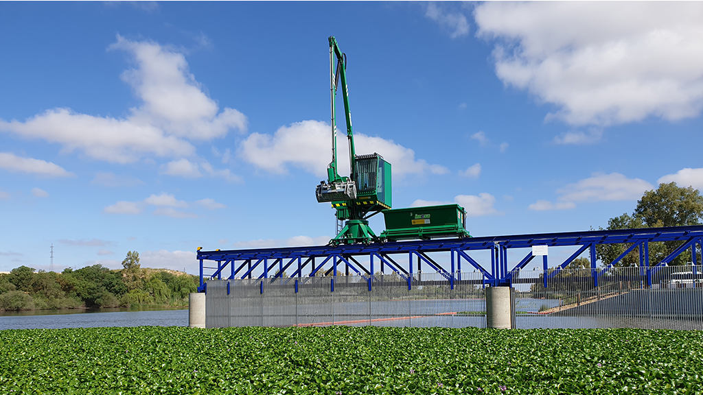 Creación de infraestructuras de apoyo para el control de la especie invasora Eichhornia Crassipes en el río Guadiana . Provincia de Badajoz.