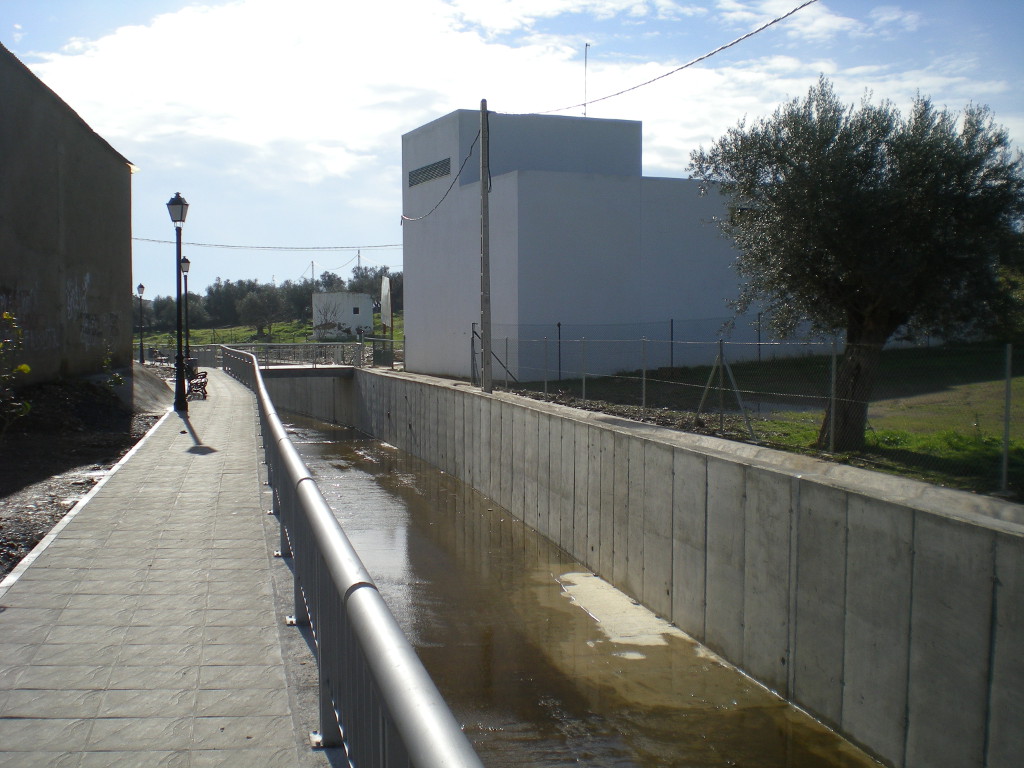Defensa contra inundaciones en arroyos en Rosal de la Frontera